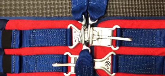 How to Fasten a Hooker Harness